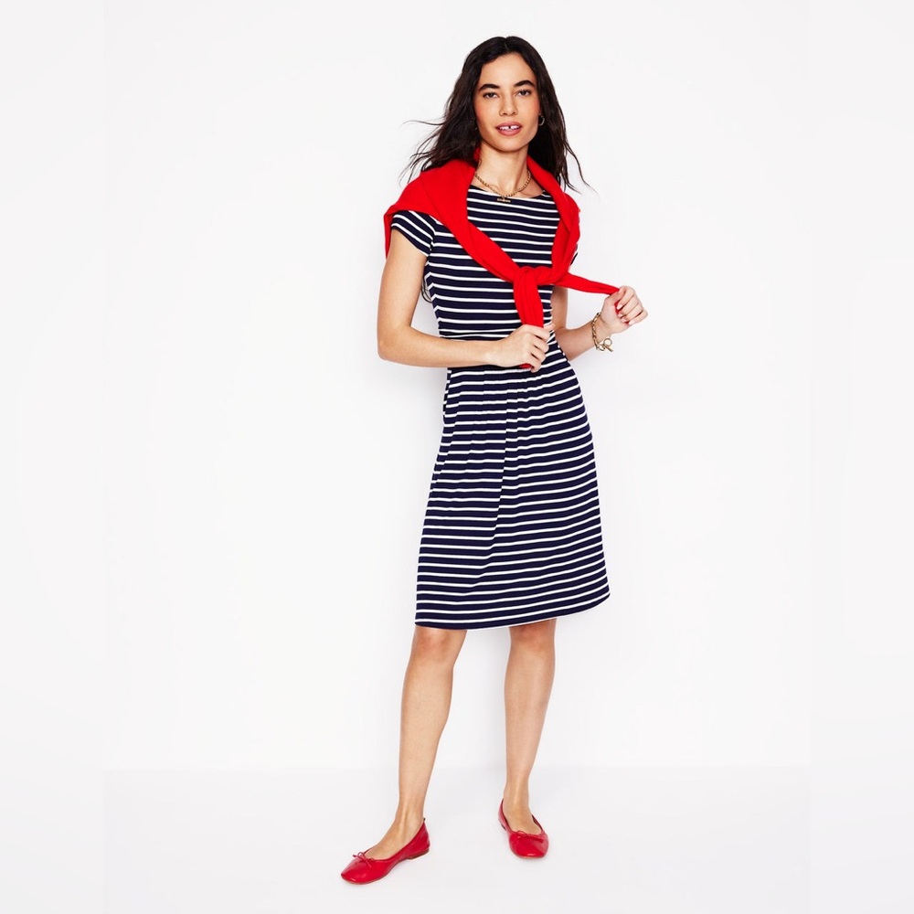 Boden Amelie Jersey Dress in navy stripped size 6L